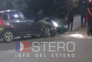 La Banda: choque entre un auto y una moto deja una persona tendida en la calle con heridas