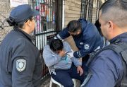 La Banda: tomó de más, causó disturbios en un kiosco y cuando llegó la policía se descompensó