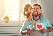 Frases por el Día del Padre 2026: estas son las dedicatorias más bonitas para enviar por WhatsApp