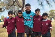 Cinco pequeños santiagueños representan al selectivo de Lanús en un torneo nacional en Catamarca