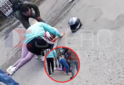 VIDEO. Una mujer terminó herida tras un choque entre una moto y una camioneta
