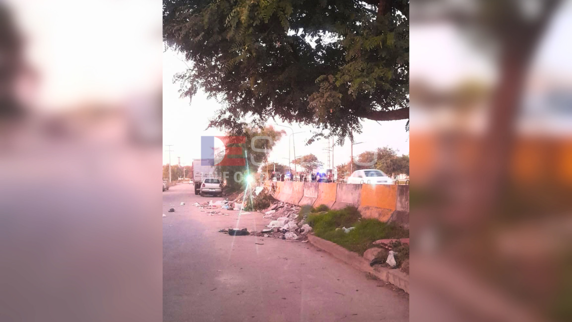 Un motociclista murió tras un choque con un camión municipal en Avenida Lugones