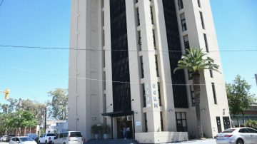 Rentas de la Capital recordó que es obligatoria la exhibición de la oblea comercial