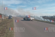 La quema de pastizales a la vera de la ruta 208 provocó un fuerte accidente entre un auto y una camioneta