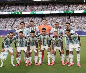 Argentina va por la cima: qué necesita para clasificar como líder del Grupo J