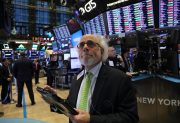 El riesgo país profundiza su caída y se acerca a la barrera de los 430 puntos