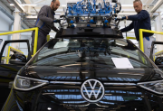 Tras el avance de los autos chinos, Volkswagen prepara un recorte histórico: eliminaría hasta 100.000 empleos en todo el mundo