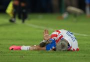 Paraguay en alerta: Julio Enciso salió lesionado y preocupa de cara al Mundial