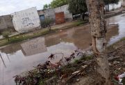 Vecinos del barrio Primera Junta denuncian calles intransitables y focos de contaminación