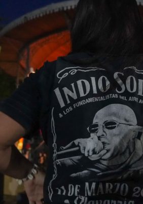 Banderazo por el Indio Solari en Plaza Libertad