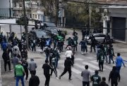 Violencia en San Miguel: graves incidentes entre la barra y la Policía