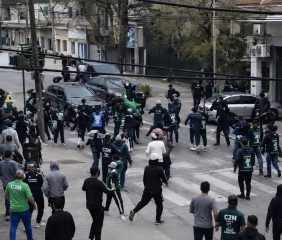 Violencia en San Miguel: graves incidentes entre la barra y la Policía