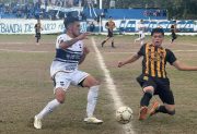 Estudiantes venció a Mitre y quedó como único líder de la Zona Capital