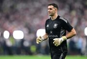 Cuenta regresiva para el debut: Dibu Martínez ya trabaja sin yeso y será titular