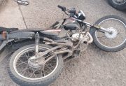 Violento choque entre una moto y un automóvil terminó con golpes y agresiones entre los involucrados
