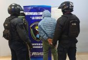 Aprehenden a dos hombres acusados de robar ladrillos de telgopor de una obra en construcción