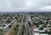 Postales de una mañana gris en Santiago del Estero: el tiempo sigue inestable en este feriado de lunes