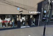 Se le cayó la bolsa dentro un local céntrico y un desconocido la levantó
