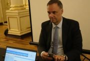 Adorni podría ser imputado por “omisión maliciosa” tras rectificar su declaración jurada