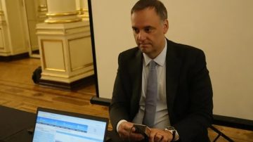 Adorni podría ser imputado por “omisión maliciosa” tras rectificar su declaración jurada