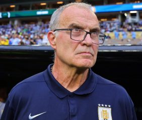La autocrítica de Bielsa tras la eliminación de Uruguay: “No logré potenciar el poderío de los jugadores”