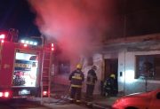 Fumaba en un depósito, se desató un incendio y terminó con quemaduras en las manos