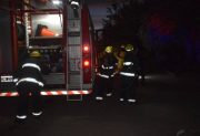 Un asado familiar terminó con dos heridos: no apagaron las brasas y el fuego y se propagó en el patio de la vivienda