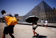 Más de 800 escuelas cerrarán por el calor extremo en Francia