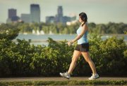Caminar todos los días: los beneficios para la salud que destacan los especialistas