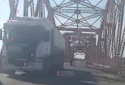 Corte momentáneo en el Puente Carretero por desperfectos mecánicos de un camión