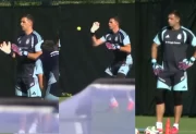 Dibu Martínez evoluciona favorablemente y se perfila para el debut ante Argelia