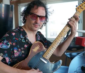 Felipe Barrozo llega a Santiago para revivir los clásicos de Intoxicados en el Bajo Cero Fest
