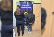 Le robó el celular a una nena de 9 años y terminó golpeada por la madre de la víctima