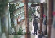 Insólito: delincuente improvisó una soga con su ropa para robarse una bicicleta fija