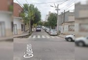 Un motociclista atropelló a una mujer de 64 años que cruzaba la calle