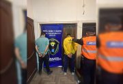 Detienen a dos jóvenes y secuestran celulares, un cuchillo y marihuana tras allanamientos en Añatuya