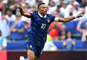 Con un Mbappé imparable, Francia aplastó a Irak y avanzó de ronda