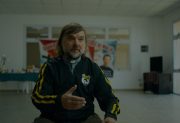 Nadie se salva solo: un documental muestra la obra social del padre Pepe y los Hogares de Cristo