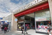 Una patota atacó a un adolescente y a su hermana en plena peatonal para robarle