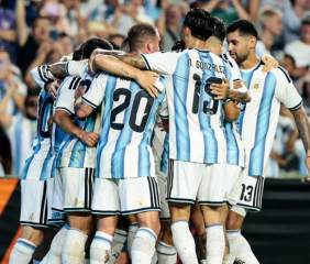 Con gol de Messi, Argentina goleó a Islandia y ya piensa en el Mundial