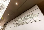 Fue a comprar droga, lo emboscaron y terminó apuñalado