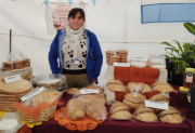 La patria del rosquete y la empanadilla: la historia de una mujer emprendedora en la Feria Artesanal de Santiago