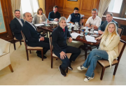 La “mesa chica” del Gobierno se reunió en Casa Rosada y busca avanzar con las reformas de Milei, incluyendo la suspensión de las PASO