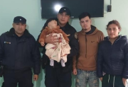 Forres: un papá llegó a la comisaría con su hijo sin poder respirar y un policía le salvó la vida