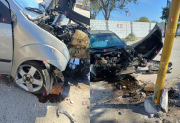 Explotó la llanta de un auto con tres ocupantes y terminó estrellándose contra un poste de alumbrado