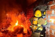 Desesperación en el B° Juan XXIII: un hombre prendió fuego la casa en la que vive su hermana