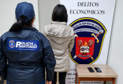 Detienen a una mujer que estafaba a la gente pidiendo dinero para tramitar planes sociales