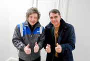 Milei viaja rumbo a Brasil: se encontrará con Flavio Bolsonaro y recibirá una distinción