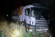 Violentísimo choque entre un tren carguero y un camión con acoplado en San Pedro de Guasayán