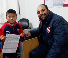 Orgullo añatuyense: Valentino Roldán firmó con Independiente de Avellaneda